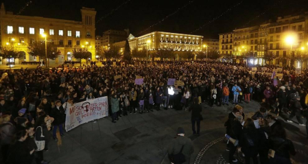 Fotografías de la concentración en Pamplona con motivo del 25 de noviembre: Día Internacional contra la violencia hacia las mujeres
