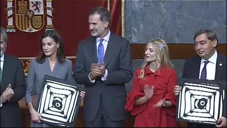 La reina Letizia recibe un premio por su compromiso contra la violencia machista
