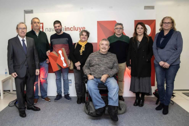 La sede de Diario de Navarra en Cordovilla ha sido el escenario de presentación pública de Navarra Incluye, un proyecto impulsado por Diario de Navarra y Abanti Social que nace con el objetivo de conseguir que Navarra sea la comunidad con el mayor índice de inclusión socio-laboral de personas en situación de difícil inserción.