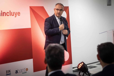 La sede de Diario de Navarra en Cordovilla ha sido el escenario de presentación pública de Navarra Incluye, un proyecto impulsado por Diario de Navarra y Abanti Social que nace con el objetivo de conseguir que Navarra sea la comunidad con el mayor índice de inclusión socio-laboral de personas en situación de difícil inserción.