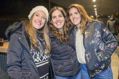 El pasado viernes se reunieron miles de personas en el Navarra Arena para disfrutar del concierto del grupo Berri Txarrak. La banda, nacida hace 25 años en Lekunberri, se despidió por todo lo alto con dos conciertos, viernes 22 y sábado 23 de noviembre, que consiguieron completar el aforo.
