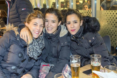 El pasado viernes se reunieron miles de personas en el Navarra Arena para disfrutar del concierto del grupo Berri Txarrak. La banda, nacida hace 25 años en Lekunberri, se despidió por todo lo alto con dos conciertos, viernes 22 y sábado 23 de noviembre, que consiguieron completar el aforo.