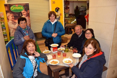 La VIII edición de Inverdura ofrece la oportunidad de degustar y reunirse alrededor de las verduras de invierno de la huerta navarra. Estas jornadas están organizadas por el Ayuntamiento de Tudela y son una excusa perfecta para disfrutar de un día en familia como fue el caso el pasado sábado.