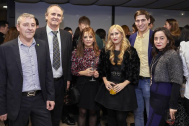 El 23 de noviembre, el Colegio Oficial de Farmacéuticos de Navarra organizó la edición número diecisiete de los Premios COFNA, coincidiendo con el Día del colegiado y de la Patrona de Farmacia. El Hotel Tres Reyes fue el lugar elegido para el evento, que sirvió de punto de encuentro para más de doscientos colegiados.