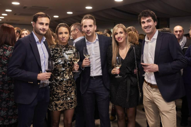 El 23 de noviembre, el Colegio Oficial de Farmacéuticos de Navarra organizó la edición número diecisiete de los Premios COFNA, coincidiendo con el Día del colegiado y de la Patrona de Farmacia. El Hotel Tres Reyes fue el lugar elegido para el evento, que sirvió de punto de encuentro para más de doscientos colegiados.