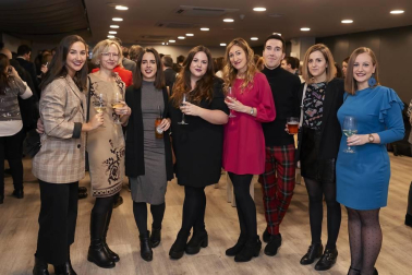 El 23 de noviembre, el Colegio Oficial de Farmacéuticos de Navarra organizó la edición número diecisiete de los Premios COFNA, coincidiendo con el Día del colegiado y de la Patrona de Farmacia. El Hotel Tres Reyes fue el lugar elegido para el evento, que sirvió de punto de encuentro para más de doscientos colegiados.