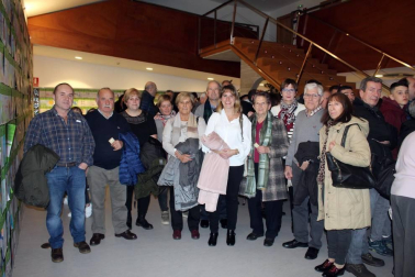El pasado domingo, 24 de noviembre, la Casa de Cultura de Burlada acogió un espectáculo de danza con el que el  Larratz Dantzari Taldea quiso celebrar el veinte aniversario de la creación de su grupo de 'txikis'. Este colectivo burladés lleva trabajando desde 1976 en la recuperación y difusión del folclore local.
