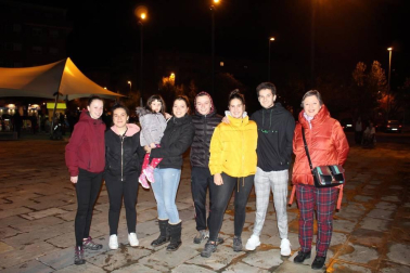 El pasado domingo, 24 de noviembre, la Casa de Cultura de Burlada acogió un espectáculo de danza con el que el  Larratz Dantzari Taldea quiso celebrar el veinte aniversario de la creación de su grupo de 'txikis'. Este colectivo burladés lleva trabajando desde 1976 en la recuperación y difusión del folclore local.