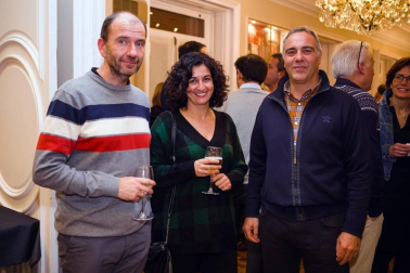 El 20 de noviembre, el restaurante pamplonés de El Colegio acogió una experiencia gastronómica de alta cocina en miniatura. Bajo el nombre 'Pintxos Experience' y con el patrocinio de Laboral Kutxa, la empresa Showcooking presentó una cena diferente, protagonizada por pequeños y elaborados bocados.