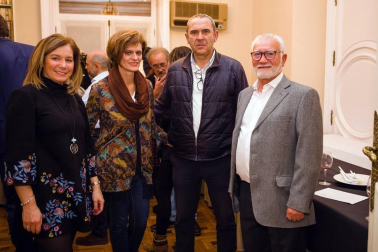 El 20 de noviembre, el restaurante pamplonés de El Colegio acogió una experiencia gastronómica de alta cocina en miniatura. Bajo el nombre 'Pintxos Experience' y con el patrocinio de Laboral Kutxa, la empresa Showcooking presentó una cena diferente, protagonizada por pequeños y elaborados bocados.