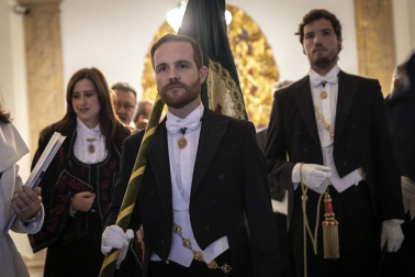 La ciudad de Pamplona celebra este viernes la festividad de su patrón, San Saturnino, con la tradicional procesión y misa en honor al santo y la salida de la comparsa Gigantes y Cabezudos.