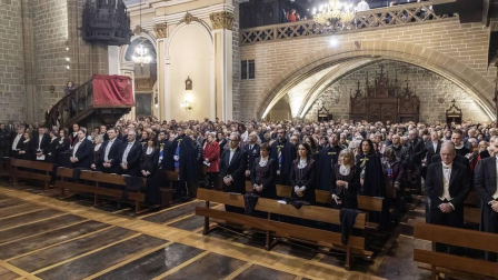 La ciudad de Pamplona celebra este viernes la festividad de su patrón, San Saturnino, con la tradicional procesión y misa en honor al santo y la salida de la comparsa Gigantes y Cabezudos.