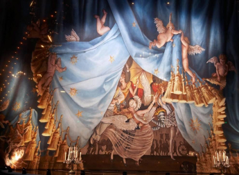 El Circo del Sol regresará a Pamplona en las Navidades de 2020. La compañía representará su espectáculo 'Corteo' en el pabellón Navarra Arena del 25 de diciembre de 2020 al 3 de enero del 2021.