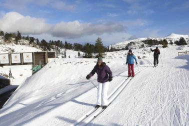 Fotos del inicio de la temporada de esquí en la estación de Larra-Belagua