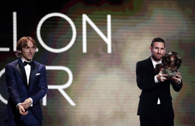 Fotografías de la gala de entrega del Balón de Oro, trofeo que concede la revista deportiva francesa 'France Football'.