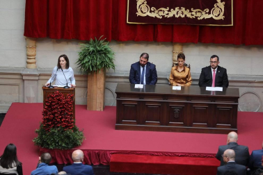 Acto institucional de celebración del Día de Navarra, en el que la presidenta María Chivite ha entregado la Medalla de Oro de la comunidad a la asociación de daño cerebral ADACEN.