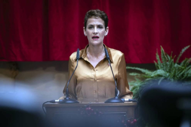 Acto institucional de celebración del Día de Navarra, en el que la presidenta María Chivite ha entregado la Medalla de Oro de la comunidad a la asociación de daño cerebral ADACEN.