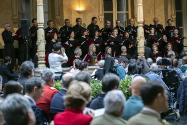 Acto institucional de celebración del Día de Navarra, en el que la presidenta María Chivite ha entregado la Medalla de Oro de la comunidad a la asociación de daño cerebral ADACEN.