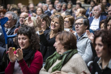 Acto institucional de celebración del Día de Navarra, en el que la presidenta María Chivite ha entregado la Medalla de Oro de la comunidad a la asociación de daño cerebral ADACEN.
