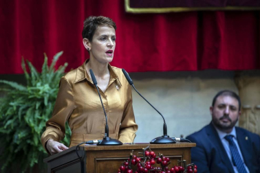 Acto institucional de celebración del Día de Navarra, en el que la presidenta María Chivite ha entregado la Medalla de Oro de la comunidad a la asociación de daño cerebral ADACEN.