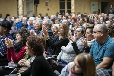 Acto institucional de celebración del Día de Navarra, en el que la presidenta María Chivite ha entregado la Medalla de Oro de la comunidad a la asociación de daño cerebral ADACEN.
