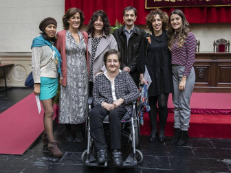 Acto institucional de celebración del Día de Navarra, en el que la presidenta María Chivite ha entregado la Medalla de Oro de la comunidad a la asociación de daño cerebral ADACEN.