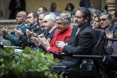 Acto institucional de celebración del Día de Navarra, en el que la presidenta María Chivite ha entregado la Medalla de Oro de la comunidad a la asociación de daño cerebral ADACEN.