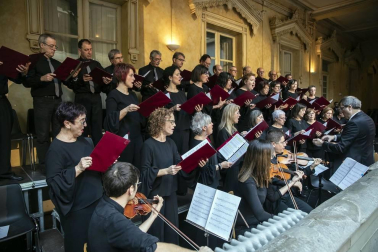 Acto institucional de celebración del Día de Navarra, en el que la presidenta María Chivite ha entregado la Medalla de Oro de la comunidad a la asociación de daño cerebral ADACEN.