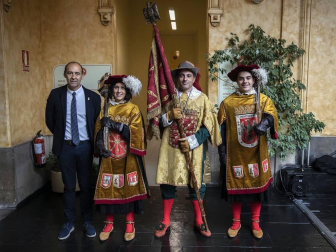 Acto institucional de celebración del Día de Navarra, en el que la presidenta María Chivite ha entregado la Medalla de Oro de la comunidad a la asociación de daño cerebral ADACEN.