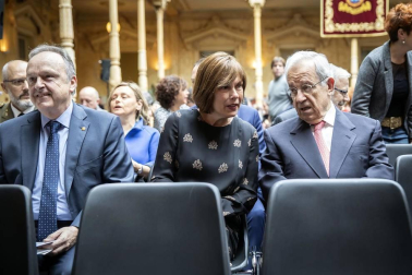 Acto institucional de celebración del Día de Navarra, en el que la presidenta María Chivite ha entregado la Medalla de Oro de la comunidad a la asociación de daño cerebral ADACEN.