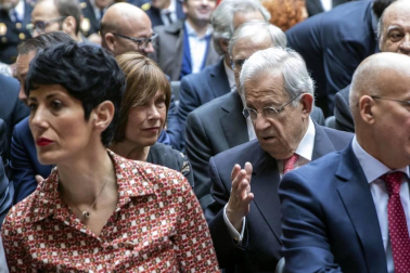Acto institucional de celebración del Día de Navarra, en el que la presidenta María Chivite ha entregado la Medalla de Oro de la comunidad a la asociación de daño cerebral ADACEN.