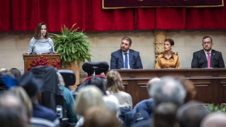 Acto institucional de celebración del Día de Navarra, en el que la presidenta María Chivite ha entregado la Medalla de Oro de la comunidad a la asociación de daño cerebral ADACEN.
