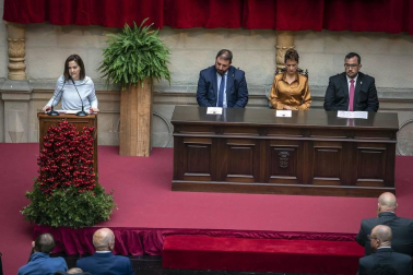 Acto institucional de celebración del Día de Navarra, en el que la presidenta María Chivite ha entregado la Medalla de Oro de la comunidad a la asociación de daño cerebral ADACEN.