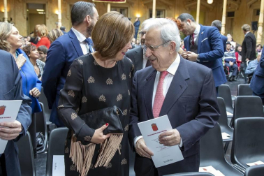 Acto institucional de celebración del Día de Navarra, en el que la presidenta María Chivite ha entregado la Medalla de Oro de la comunidad a la asociación de daño cerebral ADACEN.