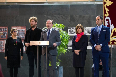 Fotografías del acto institucional de conmemoración del 40 aniversario de las primeras elecciones democráticas que ha tenido lugar en el Parlamento de Navarra.