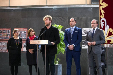 Fotografías del acto institucional de conmemoración del 40 aniversario de las primeras elecciones democráticas que ha tenido lugar en el Parlamento de Navarra.