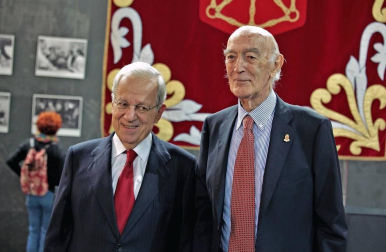 Fotografías del acto institucional de conmemoración del 40 aniversario de las primeras elecciones democráticas que ha tenido lugar en el Parlamento de Navarra.