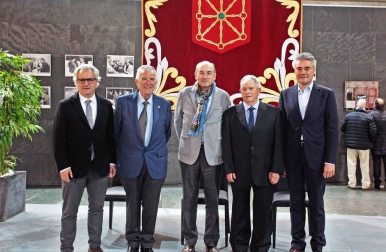 Fotografías del acto institucional de conmemoración del 40 aniversario de las primeras elecciones democráticas que ha tenido lugar en el Parlamento de Navarra.