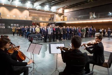 Fotografías del acto institucional de conmemoración del 40 aniversario de las primeras elecciones democráticas que ha tenido lugar en el Parlamento de Navarra.