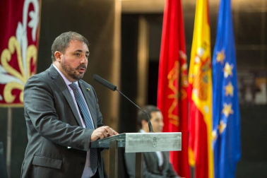 Fotografías del acto institucional de conmemoración del 40 aniversario de las primeras elecciones democráticas que ha tenido lugar en el Parlamento de Navarra.
