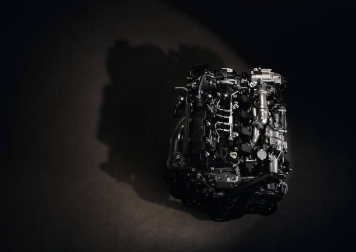 Imágenes del Mazda3 con el nuevo y revolucionario motor único en el mundo de 180 CV que se basa en ignición por compresión controlado por chispa y se beneficia de las ventajas tanto de los motores de gasolina como de los diésel.