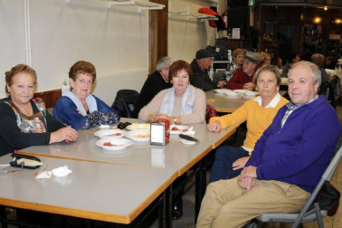 El pasado jueves 28 de noviembre, los habitantes de la localidad navarra de Cadreita pudieron disfrutar en familia o entre amigos de un concurso de tortillas de patata y de una degustación de las tortillas presentadas. El premio al mejor plato era un jamón y un lote de vino, lo mejor para entrar en los preparativos de Navidad.