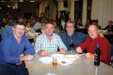 El pasado jueves 28 de noviembre, los habitantes de la localidad navarra de Cadreita pudieron disfrutar en familia o entre amigos de un concurso de tortillas de patata y de una degustación de las tortillas presentadas. El premio al mejor plato era un jamón y un lote de vino, lo mejor para entrar en los preparativos de Navidad.