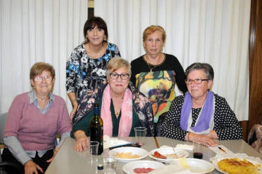 El pasado jueves 28 de noviembre, los habitantes de la localidad navarra de Cadreita pudieron disfrutar en familia o entre amigos de un concurso de tortillas de patata y de una degustación de las tortillas presentadas. El premio al mejor plato era un jamón y un lote de vino, lo mejor para entrar en los preparativos de Navidad.