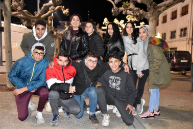 Las Fiestas de Invierno de Castejón son un motivo para reencontrarse en las calles del pueblo y compartir un pincho y un vino con unos amigos. Además, las familias y los grupos de adolescentes pudieron disfrutar de un ambiente muy especial viendo el toro de fuego y paseando por las diversas atracciones instaladas para la ocasión.
