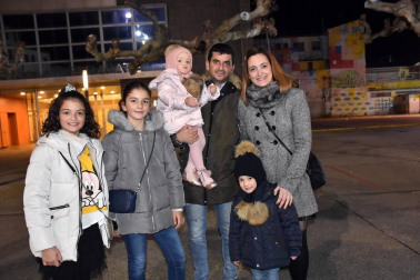 Las Fiestas de Invierno de Castejón son un motivo para reencontrarse en las calles del pueblo y compartir un pincho y un vino con unos amigos. Además, las familias y los grupos de adolescentes pudieron disfrutar de un ambiente muy especial viendo el toro de fuego y paseando por las diversas atracciones instaladas para la ocasión.