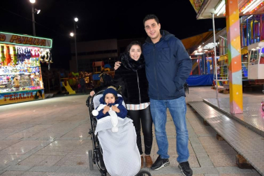 Las Fiestas de Invierno de Castejón son un motivo para reencontrarse en las calles del pueblo y compartir un pincho y un vino con unos amigos. Además, las familias y los grupos de adolescentes pudieron disfrutar de un ambiente muy especial viendo el toro de fuego y paseando por las diversas atracciones instaladas para la ocasión.