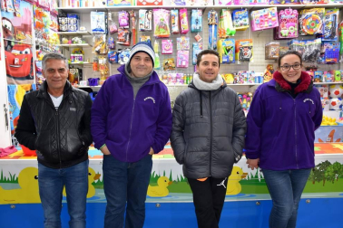 Las Fiestas de Invierno de Castejón son un motivo para reencontrarse en las calles del pueblo y compartir un pincho y un vino con unos amigos. Además, las familias y los grupos de adolescentes pudieron disfrutar de un ambiente muy especial viendo el toro de fuego y paseando por las diversas atracciones instaladas para la ocasión.