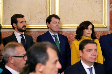 El Congreso ha acogido este viernes, 6 de diciembre, el acto central del cuadragésimo primer aniversario de la aprobación en referéndum de la Constitución de 1978, una ceremonia en la que se han estrenado sus anfitrionas, las presidentas del Congreso, Meritxell Batet, y del Senado, Pilar Llop, así como parlamentarios elegidos por primera vez el 28 de abril o el 10 de noviembre y presidentes autonómicos que apenas llevan medio año en el cargo.