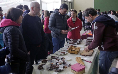 Imágenes del mercado de productores del pirineo  en Abaurrea Alta.